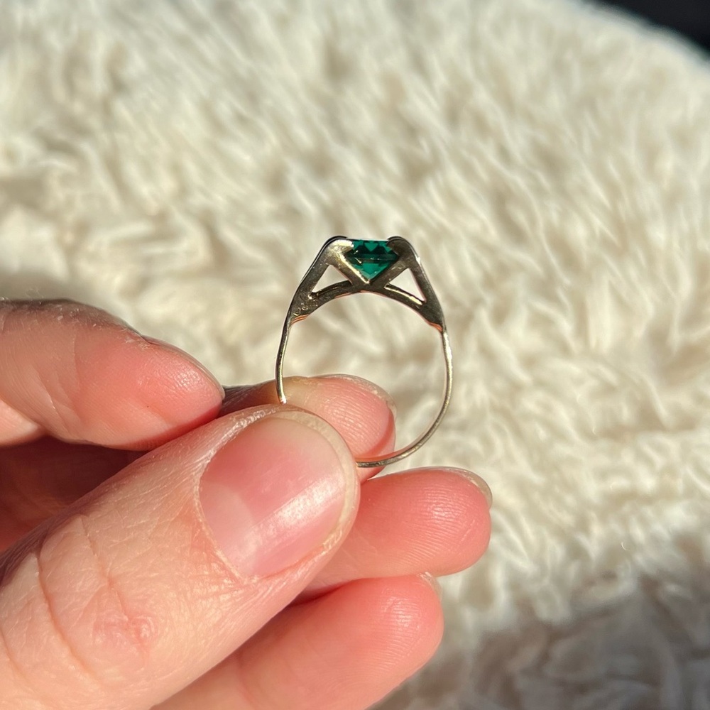 Simulated Emerald Ring - Picture 5 of 5